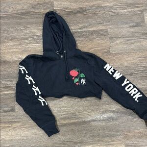 47’ Brand Cropped Hoodie with Rose and New York Print